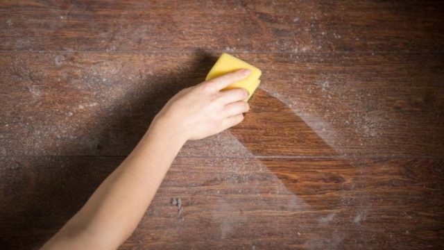 6 κόλπα για να μειώσεις τη σκόνη στο σπίτι σου