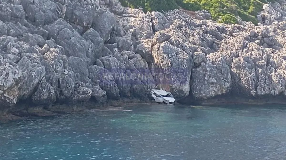 Θρήνος στην Κεφαλονιά: 23χρονος έχασε τη ζωή του όταν το αυτοκίνητό του έπεσε σε γκρεμό