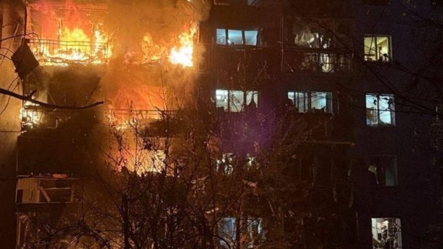 Ρωσικές επιθέσεις σε Κίεβο και Ζαπορίζια: Βροχή από drones και πυραύλους – Αναβρασμός στην Πολωνία