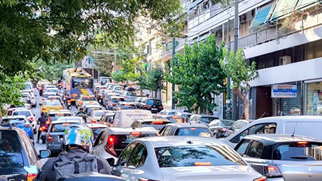 Κίνηση στους δρόμους: Μεγάλο μποτιλιάρισμα σε κέντρο της Αθήνας, Κηφισό και Αττική Οδό