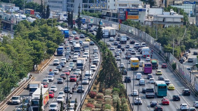 Κίνηση: Επιστροφή στην… κανονική ροή: Στο «κόκκινο» ο Κηφισός – Καθυστερήσεις στην Αττική Οδό