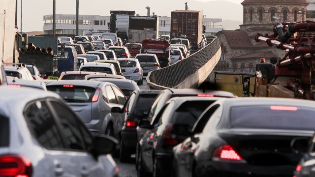 Κίνηση στους δρόμους: Τροχαία μπλόκαραν τον Κηφισό – Στο «κόκκινο» κέντρο, Αττική Οδός, Κηφισίας και Μεσογείων