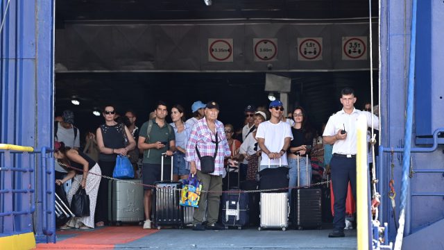 Κίνηση: Κυκλοφοριακό έμφραγμα στους οδικούς άξονες της Αττικής – Κορυφώνεται η επιστροφή των εκδρομέων