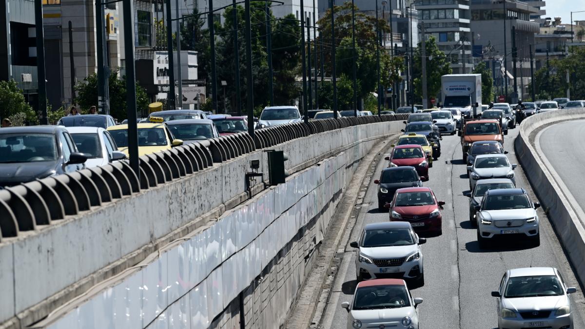 Τροχαίο στην Κηφισίας: Αυξημένη κίνηση στο ρεύμα προς Αθήνα