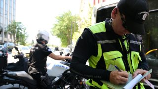 Σε ισχύ ο ανανεωμένος ΚΟΚ από σήμερα (13/09): Αυστηρότερα τα πρόστιμα – Αυξημένα μέτρα για κινητό και υπερβολική ταχύτητα
