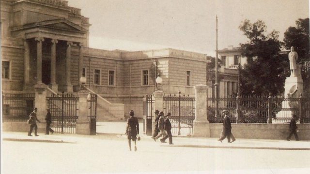 Κουίζ για την παλιά Αθήνα: Αναγνωρίζεις την οδό; Είναι από τις πιο γνωστές