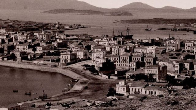 Κουίζ για την παλιά Αθήνα: Αναγνωρίζετε το λιμάνι; Είναι από τα πιο γνωστά