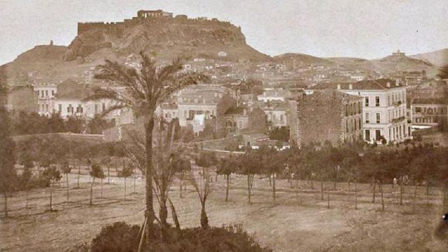 Κουίζ για την παλιά Αθήνα: Μπορείτε να αναγνωρίσετε την πλατεία από το παρελθόν;