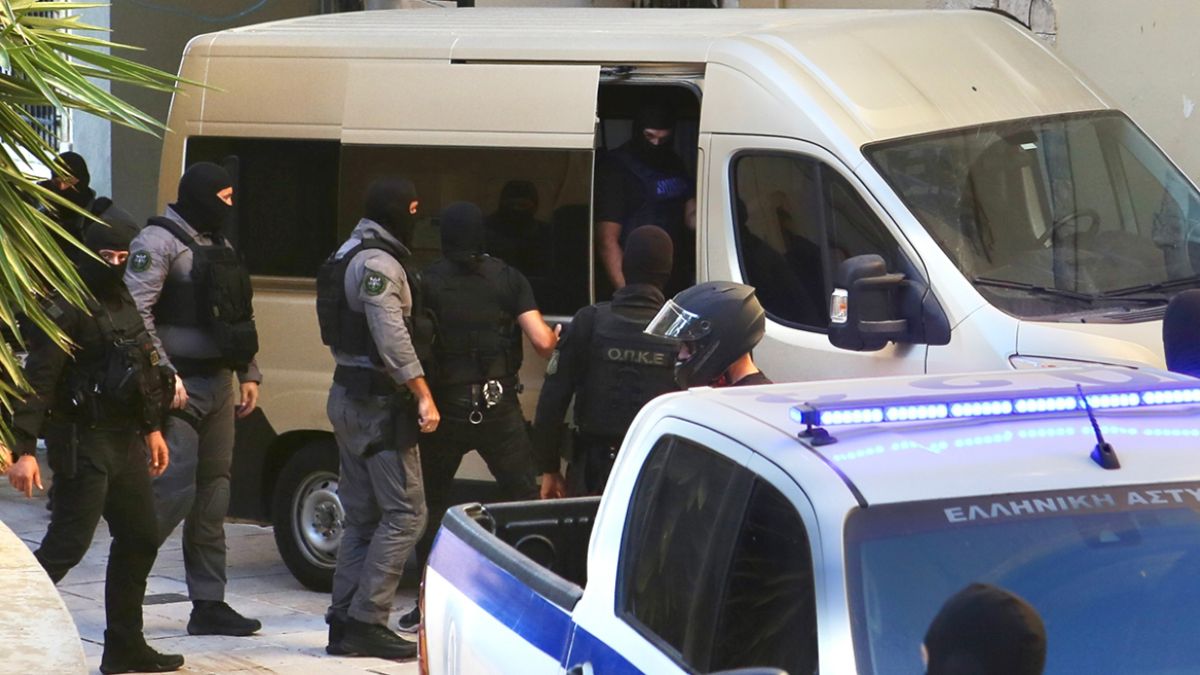 «Για δες τι μπορούμε να κάνουμε»: Η μαφία της Κρήτης πίσω από το αίσχος με τις ξαπλώστρες στο Μαράθι – Οι αποκαλυπτικοί διάλογοι