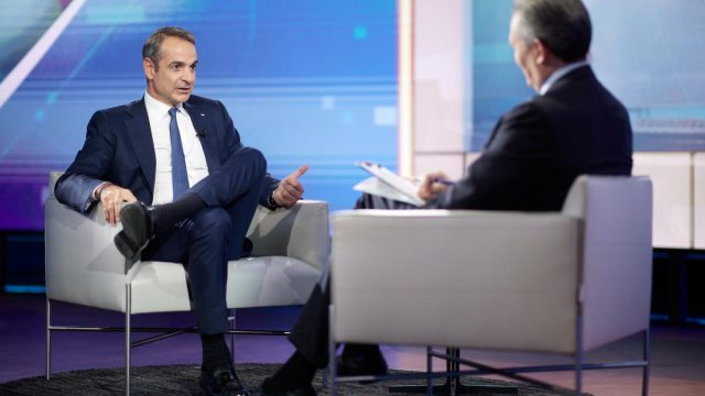 Μητσοτάκης στο Bloomberg: Από την 1η Ιανουαρίου οι πολίτες θα δουν αύξηση στα εισοδήματά τους