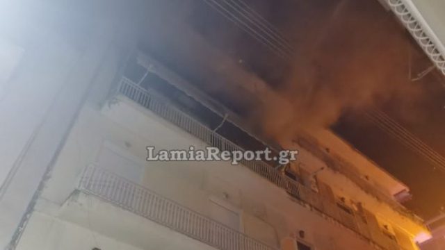 Λαμία: Φωτιά σε διαμέρισμα – Κινδύνεψε οικογένεια, 6 άτομα στο νοσοκομείο
