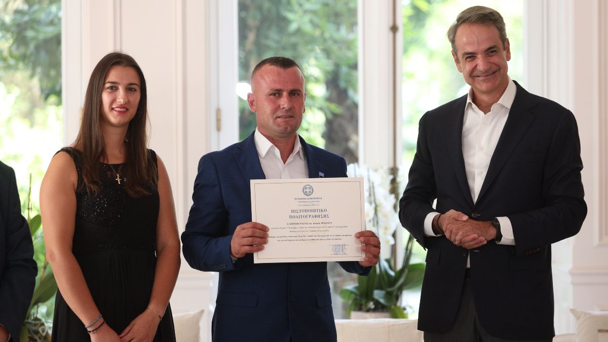 Έλληνας πολίτης ο Γκόγκα Λεβιάν: Ο ήρωας του Αράχθου τιμήθηκε με πολιτογράφηση από τον Κυριάκο Μητσοτάκη