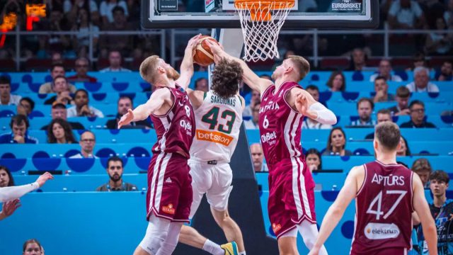EuroBasket 2025: Η Λιθουανία νικά 88-79 τη Λετονία και περιμένει Ελλάδα ή Ισραήλ