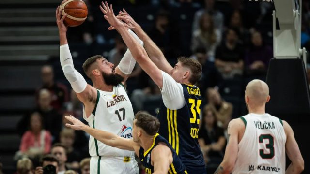 ΕuroBasket 2025: Νίκη με αγωνία για τη Λιθουανία, προβληματίστηκε ο Νορμάντας