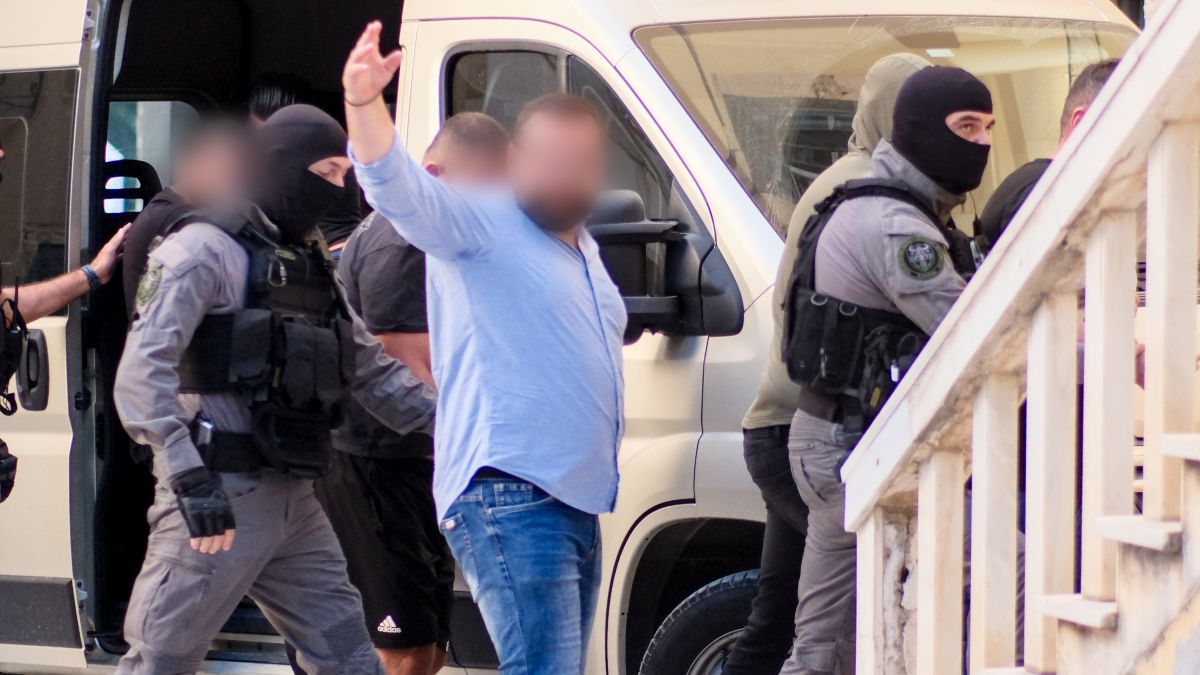 Μαφία της Κρήτης: Απολογούνται σήμερα οι 17 πρώτοι από τους συλληφθέντες – «Σε αγαπώ πολύ», τους φώναζαν