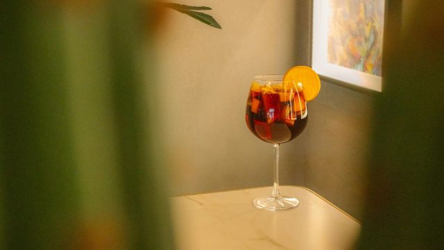 Μελέτη: Η κατανάλωση αλκοόλ αυξάνει τον κίνδυνο άνοιας