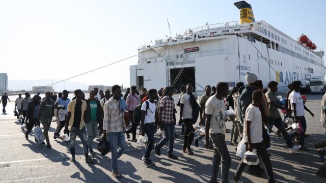 Σε εφαρμογή το σχέδιο αποσυμφόρησης της Κρήτης λόγω μεταναστευτικών ροών – Ασταμάτητες οι αφίξεις στη Γαύδο