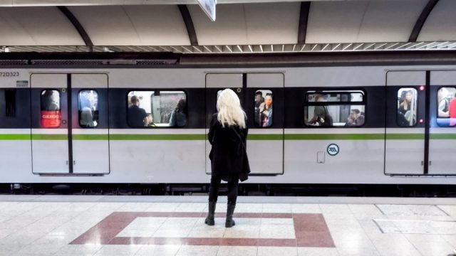 Ξεκινά σήμερα (13/09) η 24ωρη λειτουργία σε μετρό, τραμ και λεωφορεία κάθε Σάββατο – Αναλυτικά τα δρομολόγια