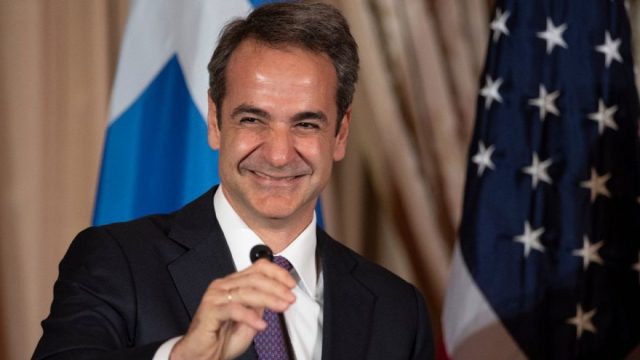 Δημοσκόπηση RealPolls: Ανέβηκε ελάχιστα η ΝΔ – Στα μονοψήφια η αντιπολίτευση
