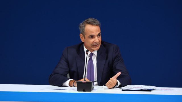 Ο ήπιος Μητσοτάκης, τα τραπέζια στη Θεσσαλονίκη και ποιοι κερδίζουν πραγματικά από τη ΔΕΘ