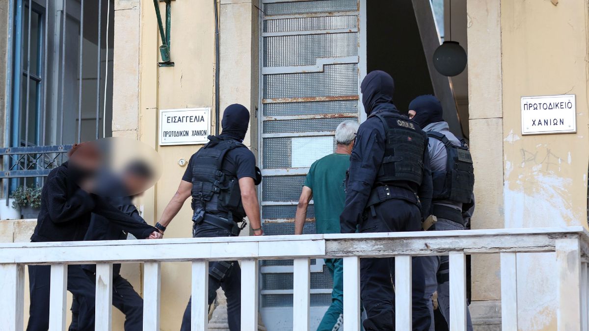 «Μπορεί να διακινούσαν και ψήφους…» – «Βόμβα» Παυλόπουλου για τη μαφία της Κρήτης