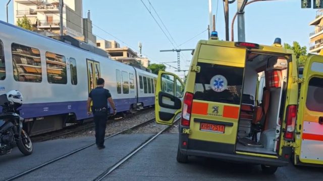 Νεκρός πεζός που παρασύρθηκε από τρένο στη διάβαση Αχιλλέως και Κωνσταντινουπόλεως