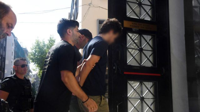 Πάτρα: Αποφυλακίζονται οι δύο νεαροί εθελοντές που συνελήφθησαν για τη φωτιά στο Γηροκομείο