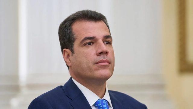 Πλεύρης: Καθιερώνει τον όρο «παράνομη μετανάστευση» – Θα αποφεύγεται η φυλακή μόνο με οικειοθελή επιστροφή στη χώρα