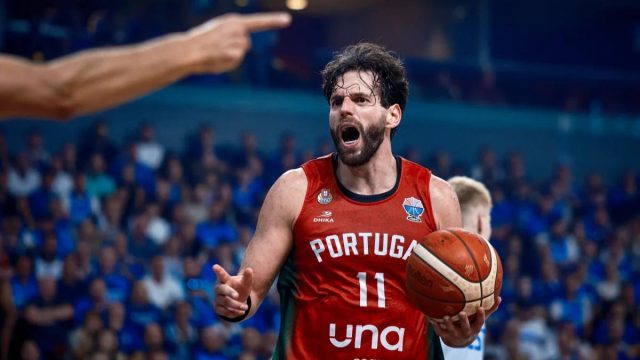 EuroBasket 2025: Ιστορική πρόκριση για την Πορτογαλία, πέρασε για πρώτη φορά στους «16»