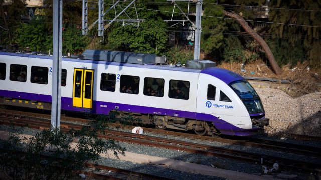 Πάτρα: Φωτιά σε σταθμό Προαστιακού – Ακινητοποιήθηκε τρένο