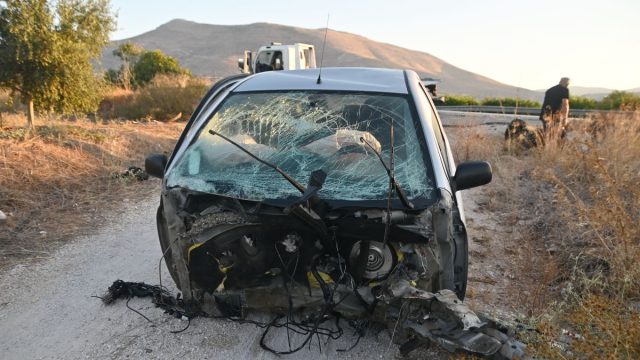 Σοβαρό τροχαίο με τρεις τραυματίες σε επαρχιακή οδό του Ναυπλίου – Δείτε φωτογραφίες
