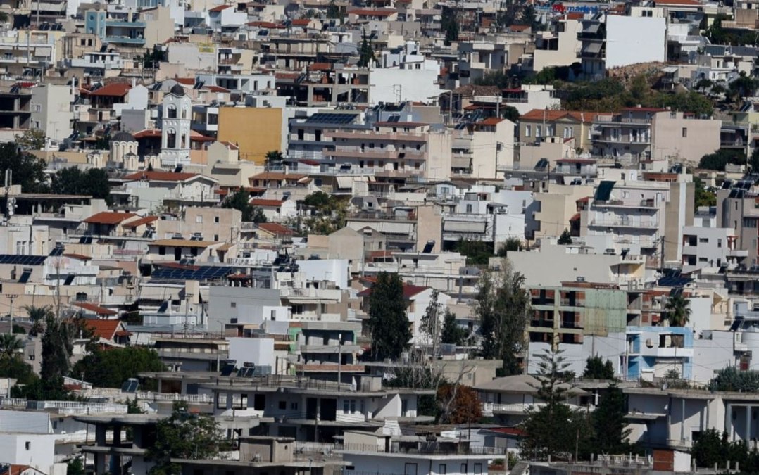 Ο «εγκλωβισμός» της νέας γενιάς στο πατρικό σπίτι: «Πονοκέφαλος» για τους νέους η στέγαση και τα έξοδα