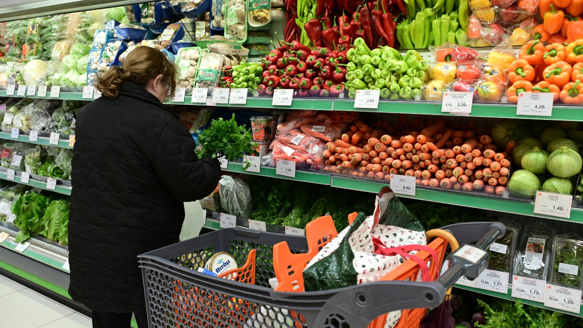 Καλπάζει η ακρίβεια: Μειώθηκε η κατανάλωση ελαιολάδου, ψωμιού, αβγών και γαλακτοκομικών