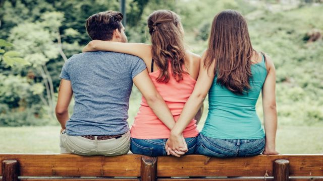 Τι να κάνεις αν είσαι σε σχέση και σου αρέσει άλλος