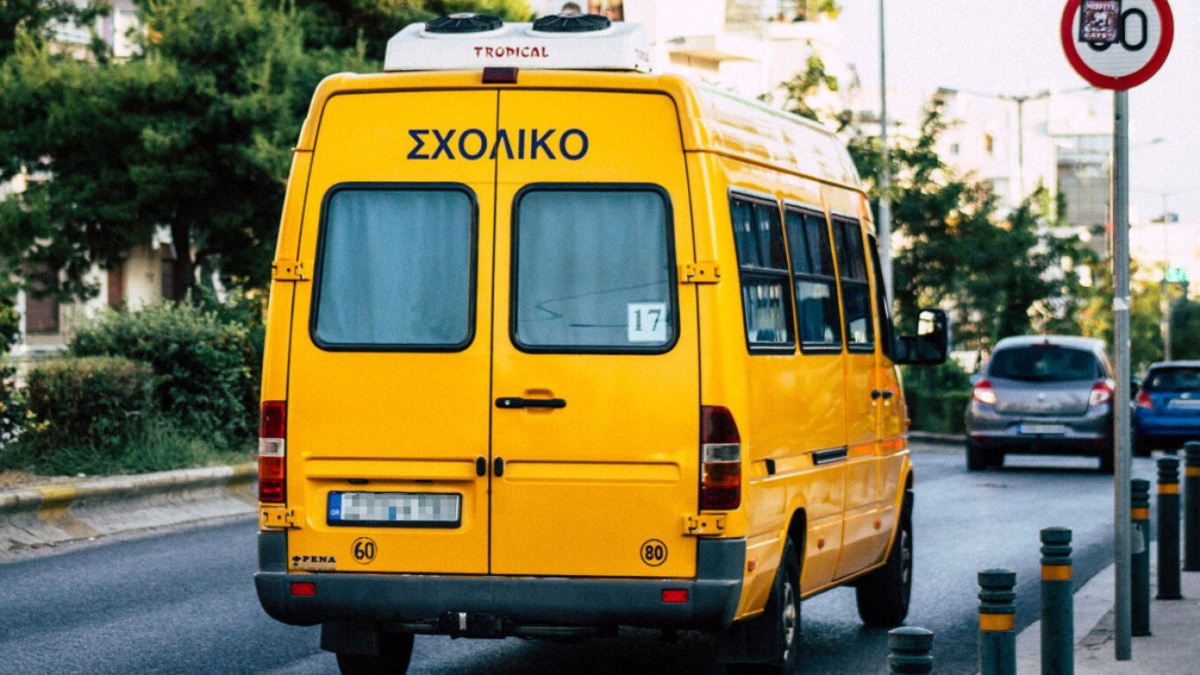 Σοβαρό τροχαίο στη Λεωφόρο Συγγρού: Εξετράπη σχολικό λεωφορείο