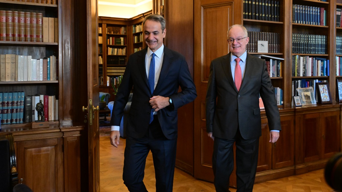 «Μειώνουμε φόρους και αυξάνουμε μισθούς»: Όσα είπε ο Κυριάκος Μητσοτάκης στη συνάντηση με τον Κωνσταντίνο Τασούλα