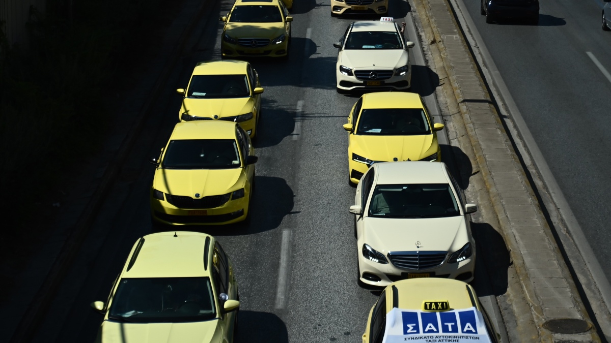 Χωρίς ταξί για 18 ώρες η Αττική – «Πάνε να μας τελειώσουν»