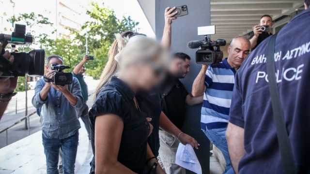 «Χαίρομαι που σώθηκαν τα παιδιά»: Ελεύθερη με περιοριστικούς όρους η 45χρονη οδηγός της Porsche που ενεπλάκη στο τροχαίο στη Θέρμη