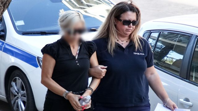 «Υπολογίζω ότι έτρεχε με 180 χλμ την ώρα»: Απολογείται η ιδιοκτήτρια της Porsche για το τροχαίο στη Θέρμη