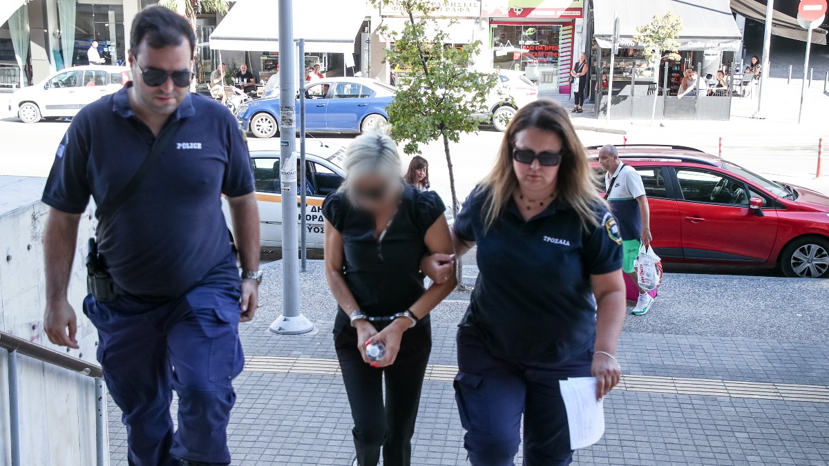 Τροχαίο στη Θέρμη: Με σκυμμένο κεφάλι στα δικαστήρια η 45χρονη – Τι θα ισχυριστεί στην απολογία της