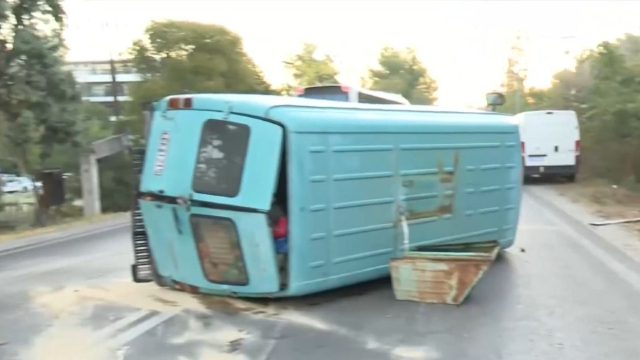 Συναγερμός για ανατροπή φορτηγού στη Θεσσαλονίκη: Τραυματίστηκε ο οδηγός