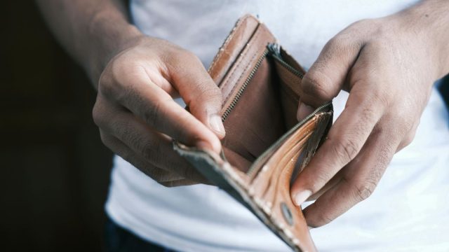 Τι σημαίνει η φράση «η φτήνια τρώει τον παρά» και από πού προέρχεται