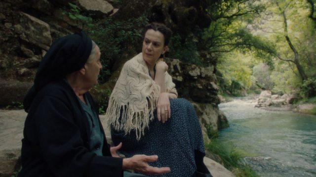 «Καθήλωσε» στην πρεμιέρα του το «Το Σπίτι δίπλα στο ποτάμι»: Συγκλονιστικός Χρυσοστόμου, αποθεωτική Τρικαλιώτη