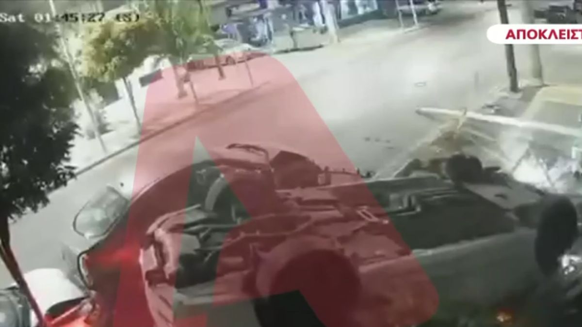 Ίλιον: Αυτοκίνητο ντελαπάρισε σε τζαμαρία μετά από σφοδική σύγκρουση – Βίντεο ντοκουμέντο