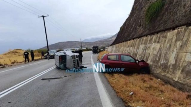 Σοβαρό τροχαίο στο Γαλαξίδι: Ένα άτομο απεγκλωβίστηκε χωρίς τις αισθήσεις του