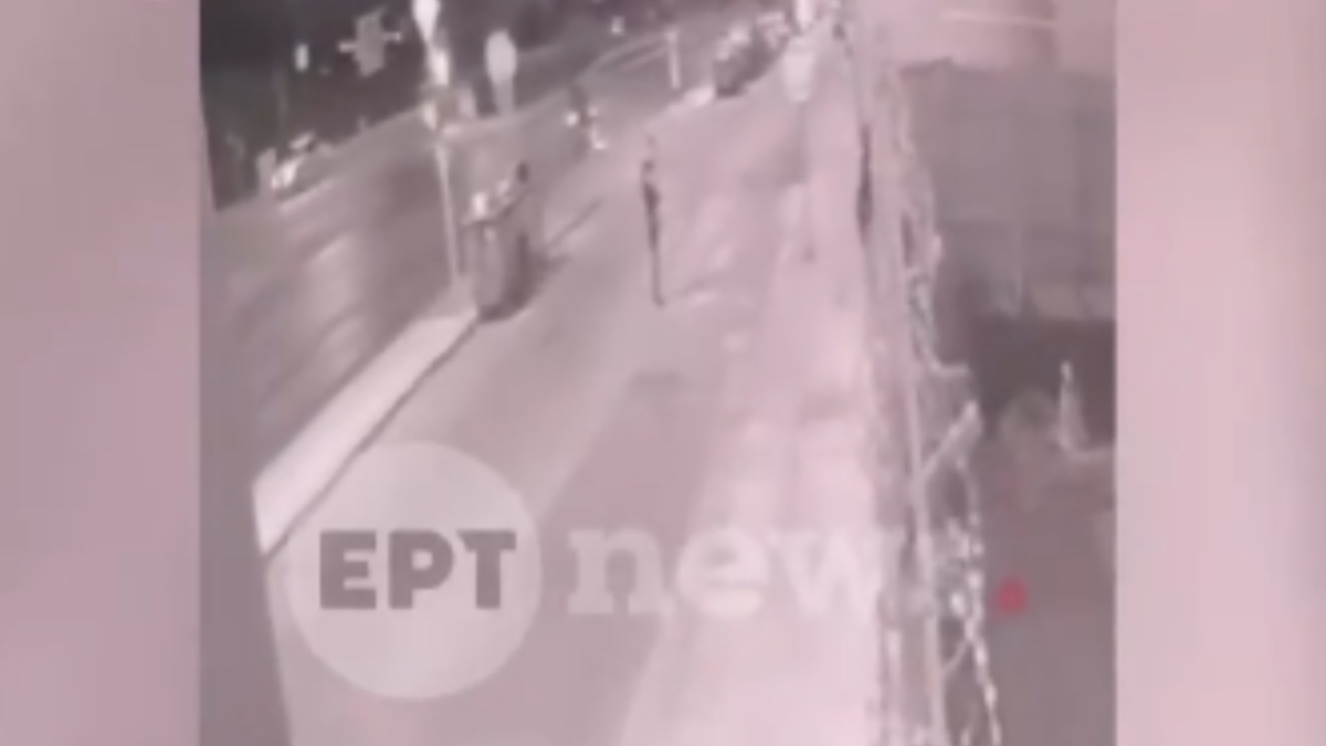 Φονική καραμπόλα στη λεωφόρο Βουλιαγμένης: Βίντεο ντοκουμέντο από τη στιγμή του σοκαριστικού τροχαίου