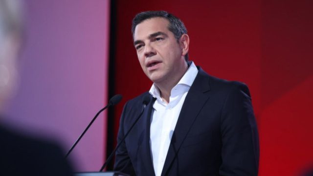 Αλέξης Τσίπρας: Όλα τα βλέμματα πάνω του – Τι θα πει στην ομιλία του