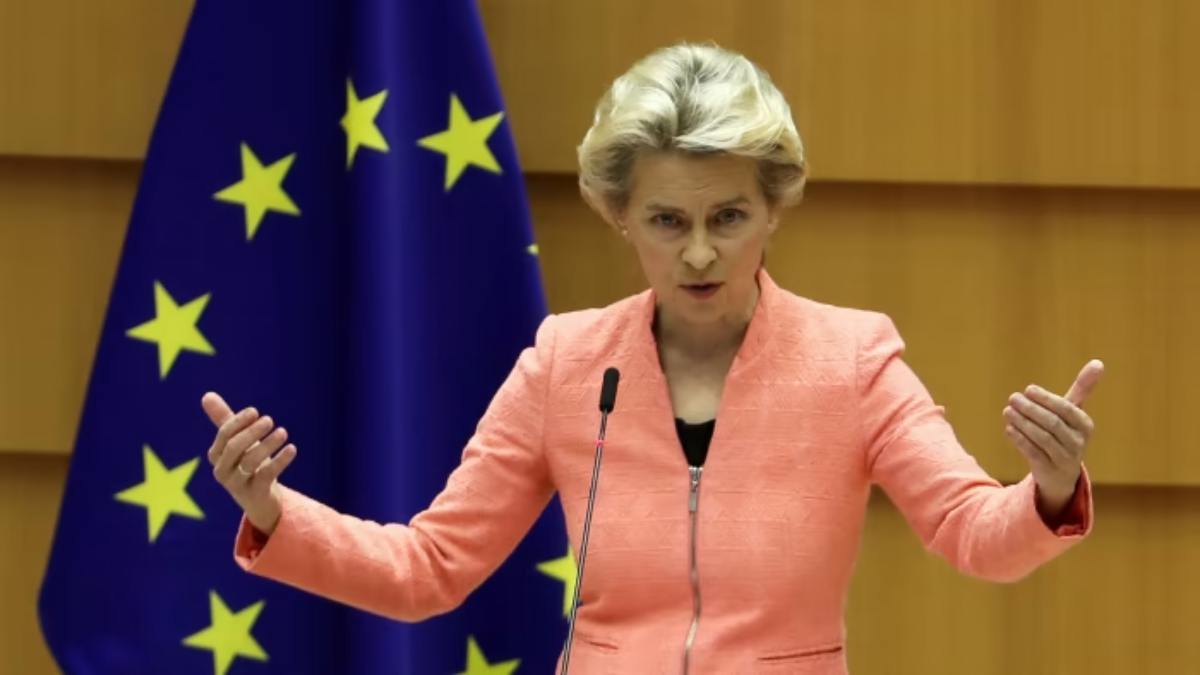 «Συνηθισμένοι σε απειλές και εκφοβισμούς από τη Μόσχα»: Η Κομισιόν για τις παρεμβολές στο αεροπλάνο της Φον ντερ Λάιεν
