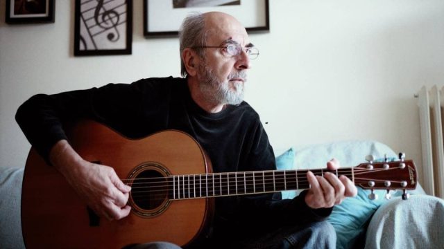 «Πότε Βούδας πότε Κούδας»: Ο συνθέτης Πέτρος Βαγιόπουλος εξιστορεί την ιστορία πίσω από το τσιφτετέλι που αγάπησε όλη η Ελλάδα