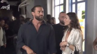 Δεν… κρύβονται ο Βασάλος με την νέα του σύντροφο: Οι βόλτες τους στα Ματογιάννια της Μυκόνου